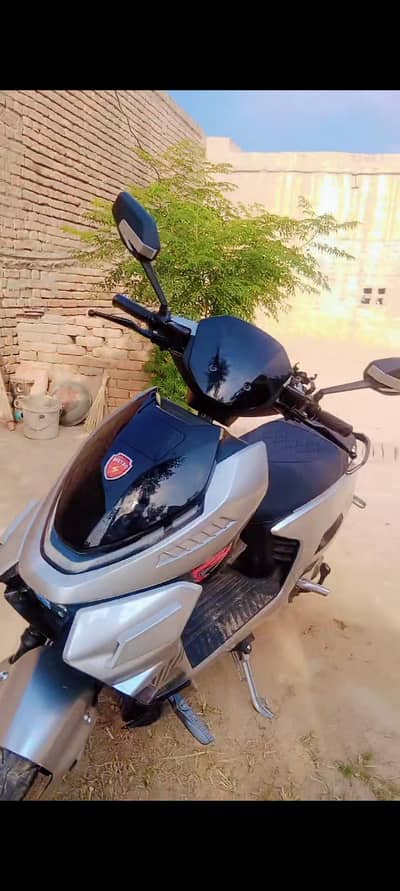 Metro Metrix LFP electric scooter