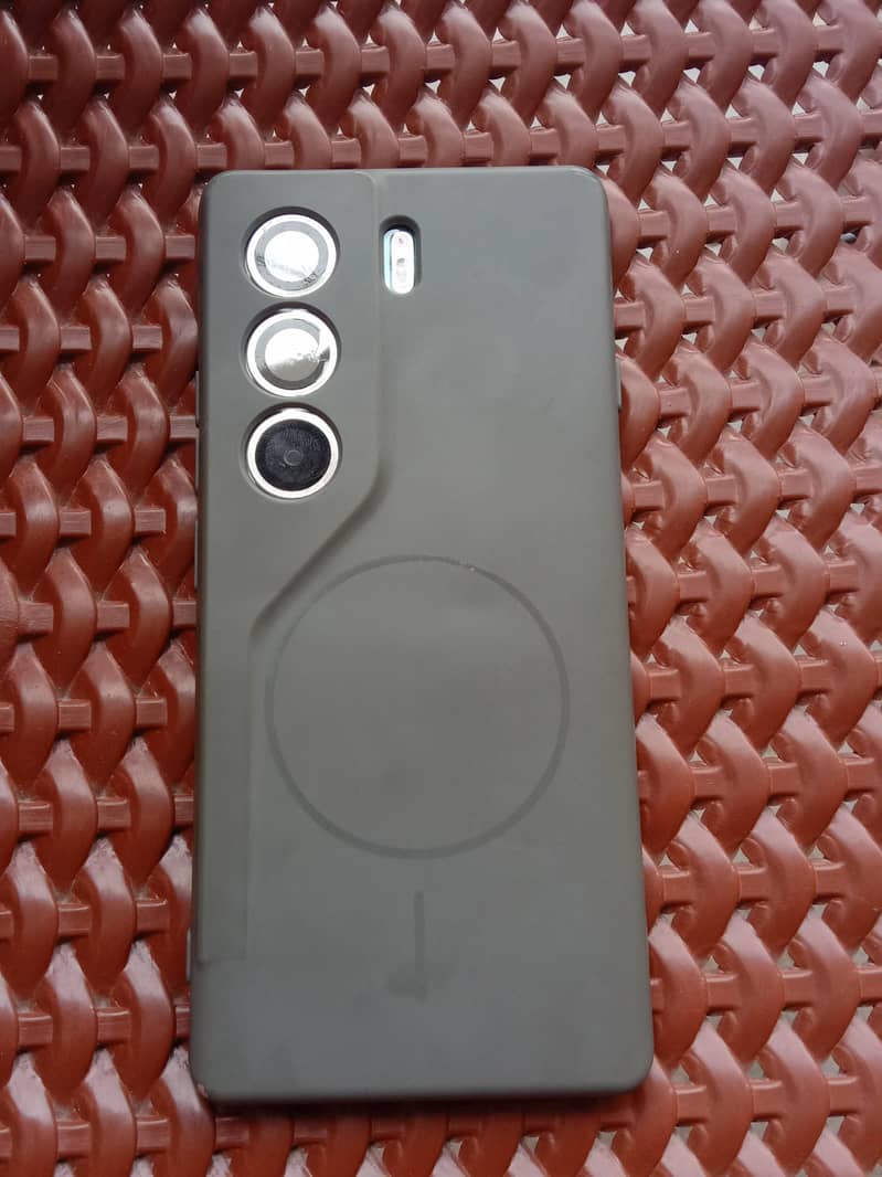 TECNO CAMON 40PRO 9