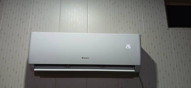 Gree 1 Ton No damage or Repair 4 years Used