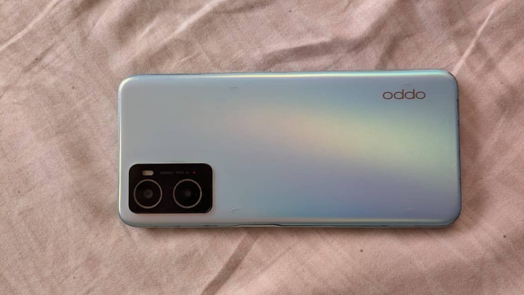 OPPO A76 1