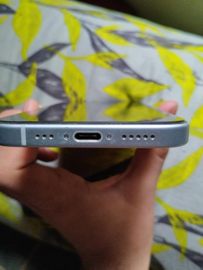 Apple iPhone 15 4
