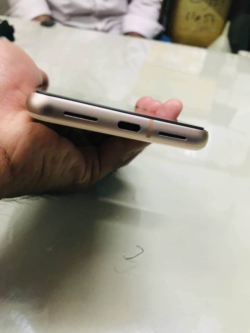 Google Pixel 8 4