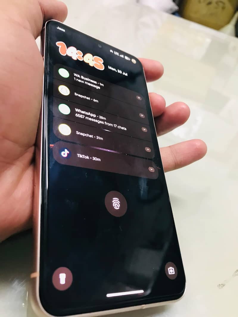 Google Pixel 8 5