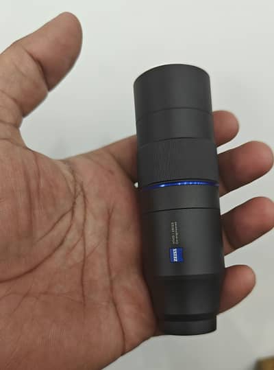 Vivo X300 Pro ZEISS 2.35x Telephoto Extender and Imaging Grip Kit
