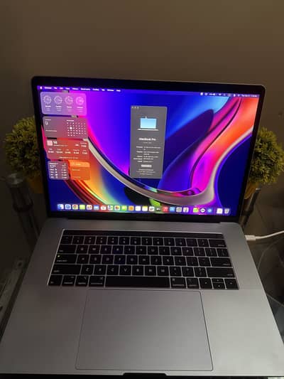 Apple Macbook Pro 15inch 2019 core i9 16gb Ram 500gb SSD 4GB Card