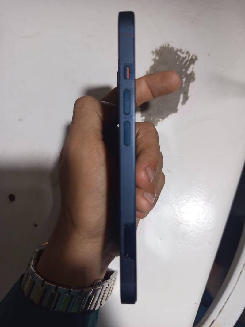 Apple iPhone 13 4