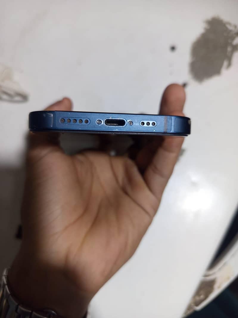 Apple iPhone 13 5