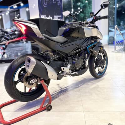 CF Moto 450NK 2025