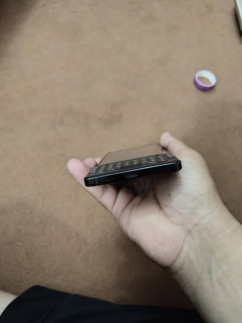 BlackBerry KEY2 Android 15 2