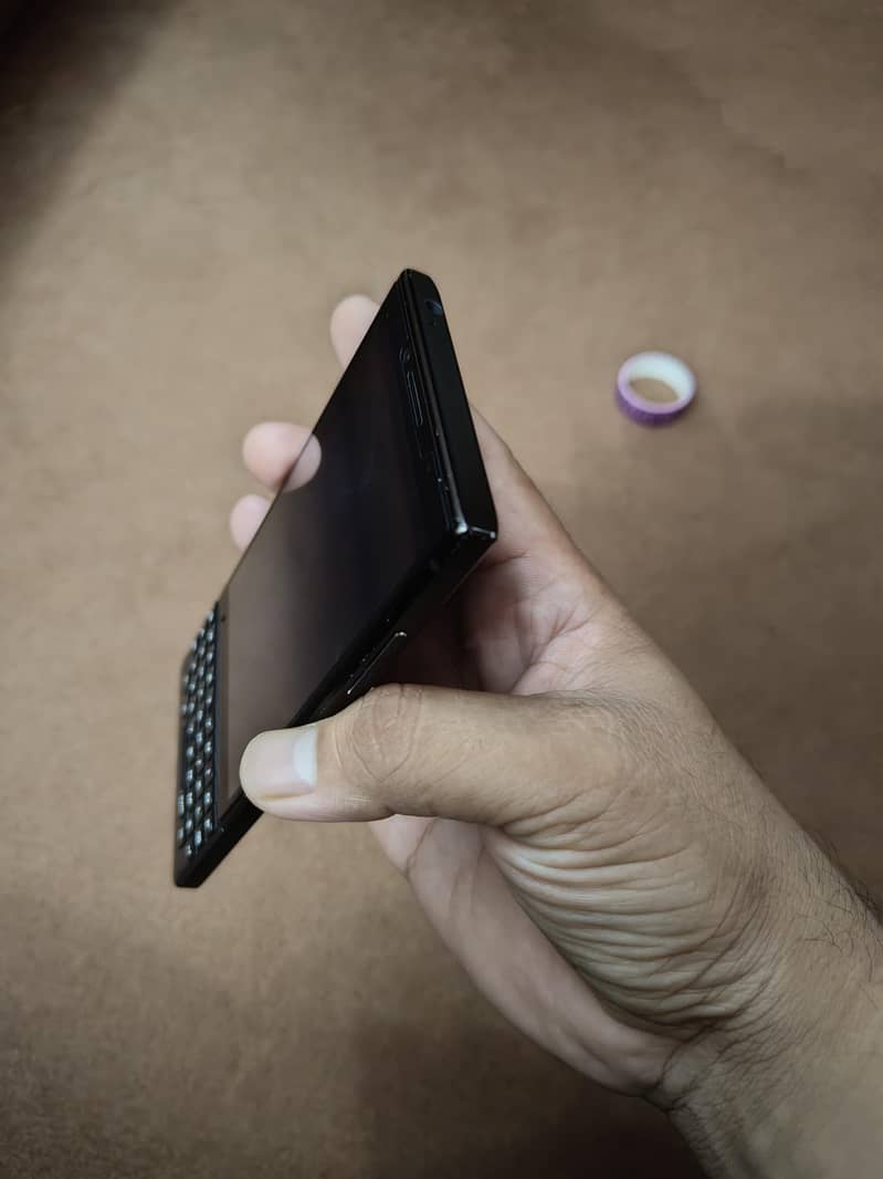 BlackBerry KEY2 Android 15 3