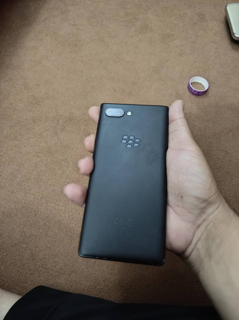 BlackBerry KEY2 Android 15 5