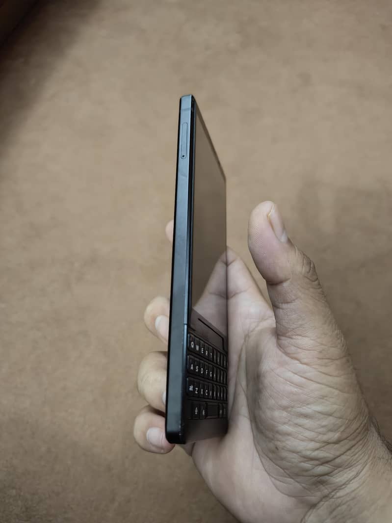 BlackBerry KEY2 Android 15 7