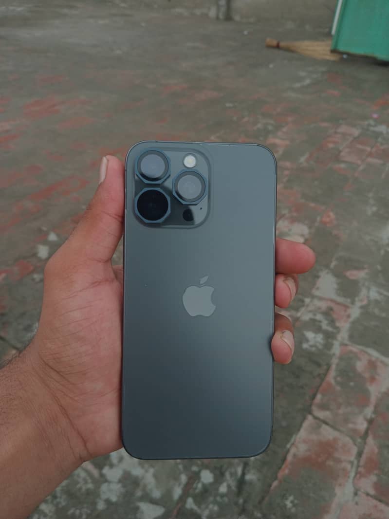 Apple iPhone 15 Pro Max 6