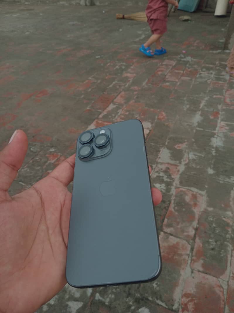 Apple iPhone 15 Pro Max 7