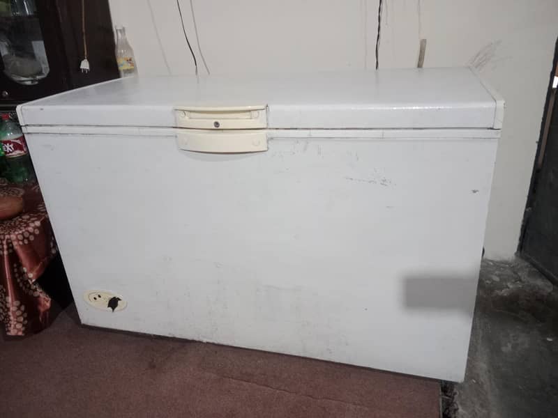 Dawlance deep freezer 0
