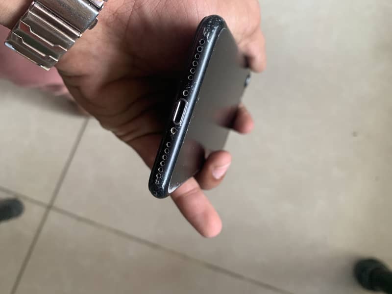 Apple iPhone 7 2