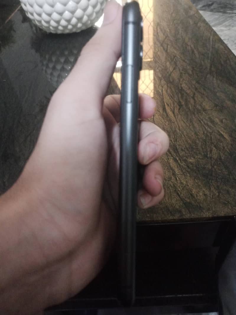 Apple iPhone 11 3