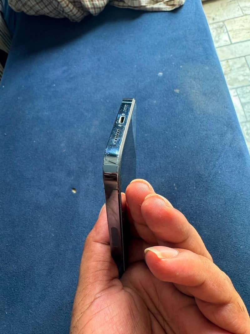 iPhone 13 Pro Max 2