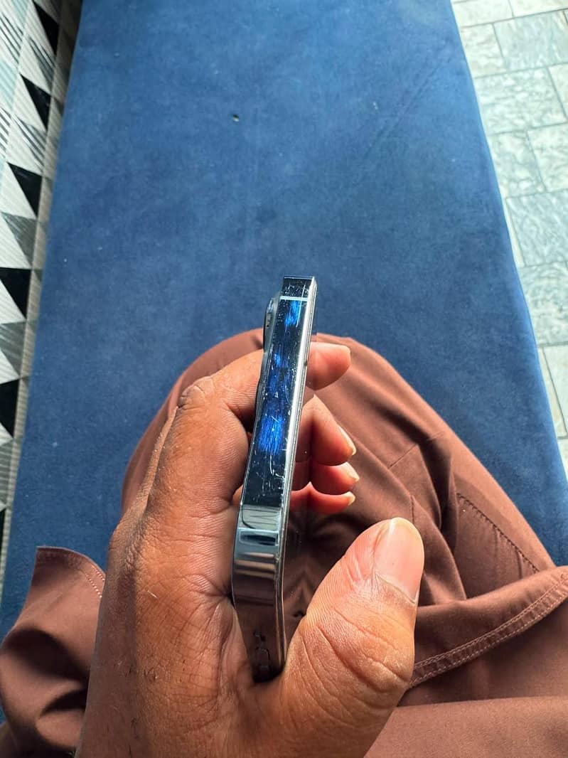 iPhone 13 Pro Max 4