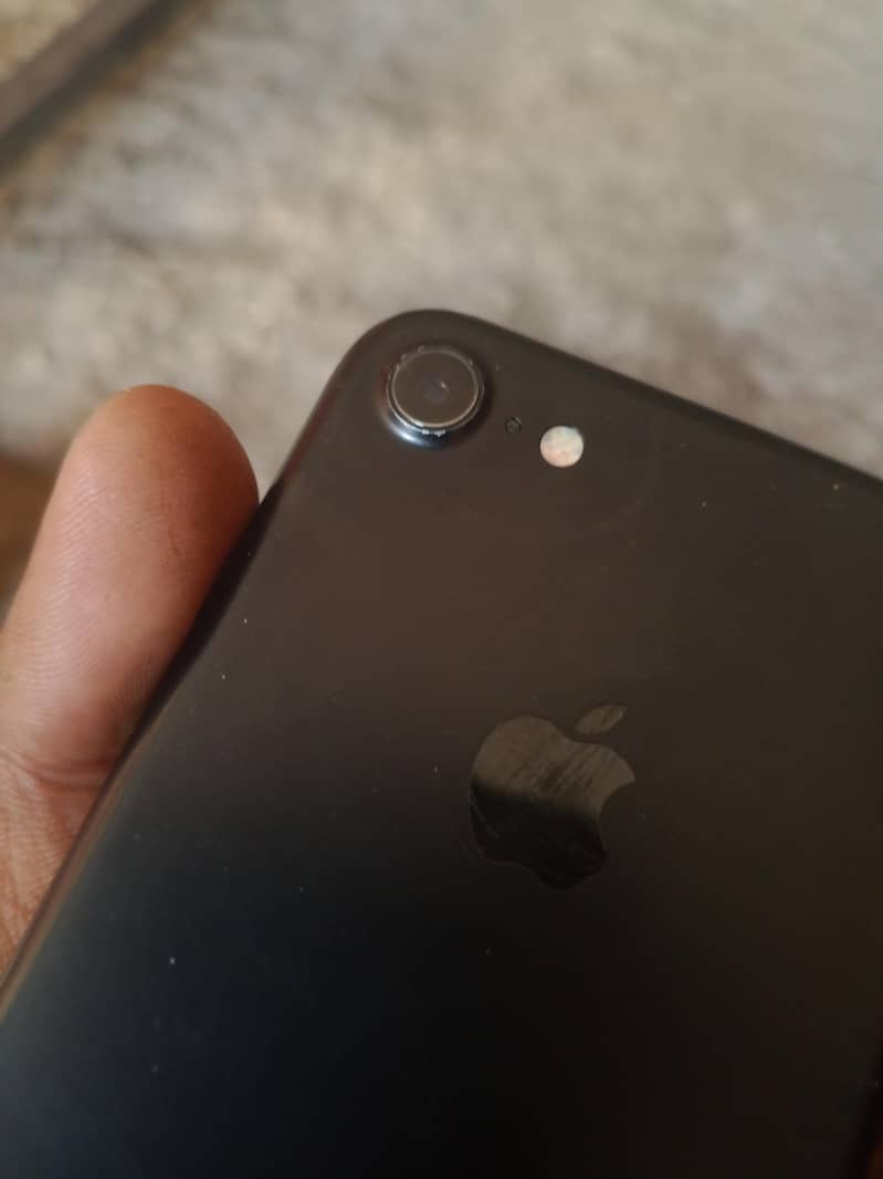 Apple iPhone 7 0