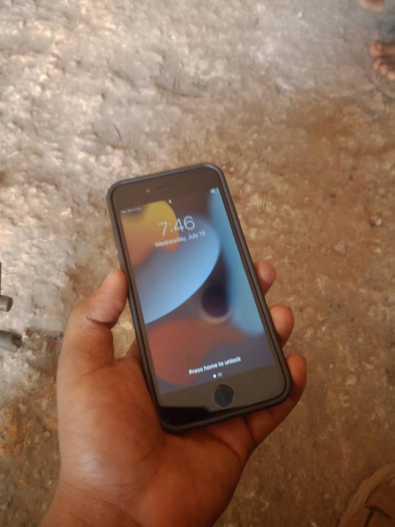 Apple iPhone 7 3