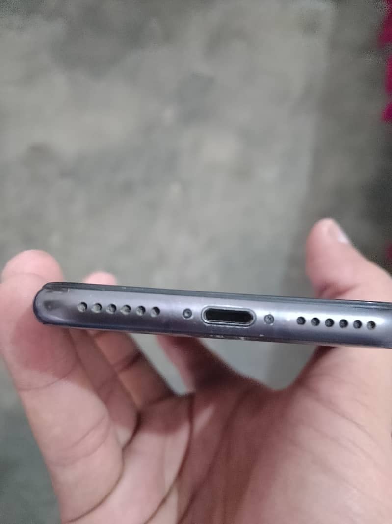 iPhone 8 3