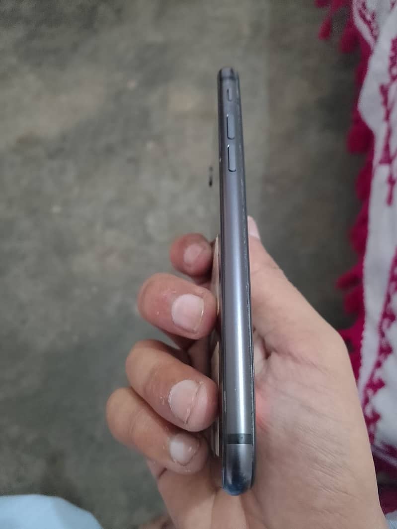iPhone 8 6