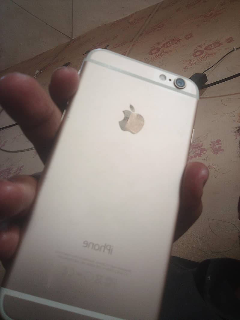 Apple iPhone 6 Plus 0
