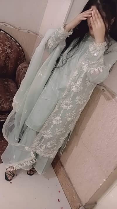 4 pics dress