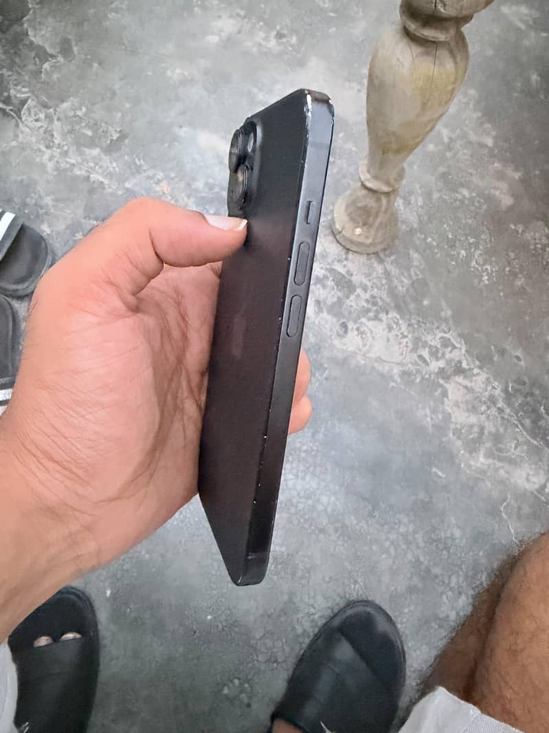 Apple iPhone 15 3