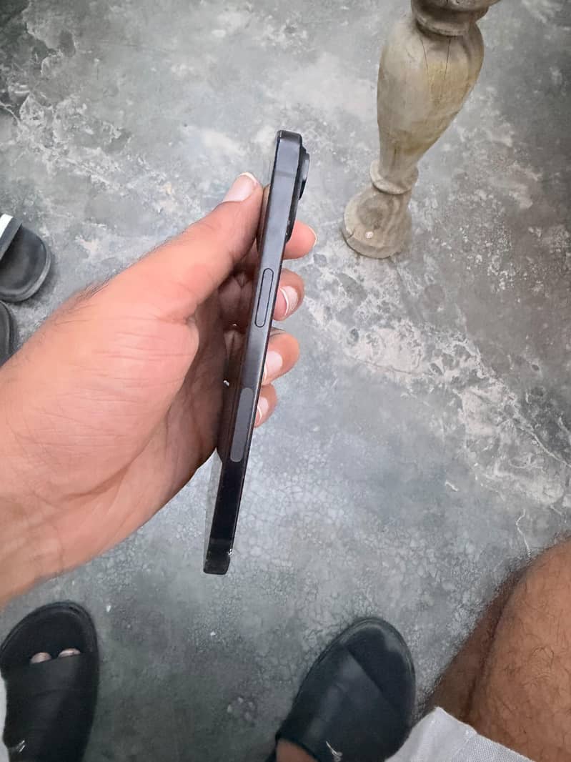 Apple iPhone 15 4