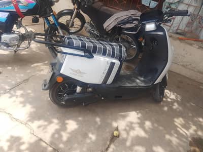 super star Scooty