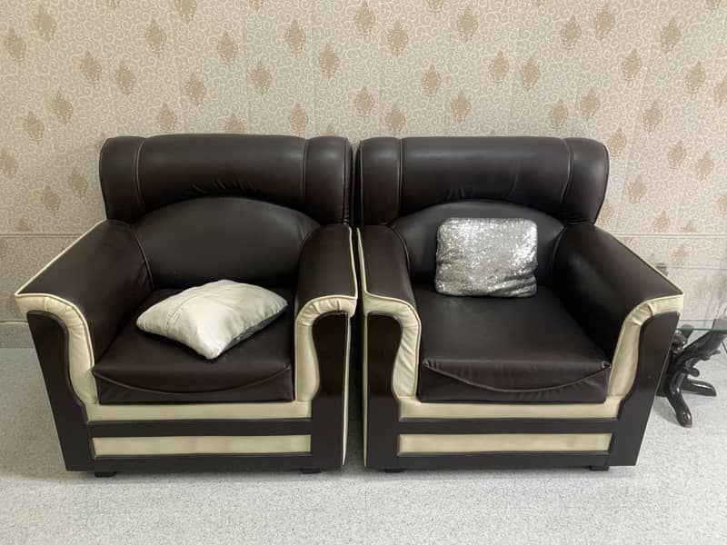 9 Seater Luxury Leather Sofa Set with Glass Tables – Excellent Conditi 0