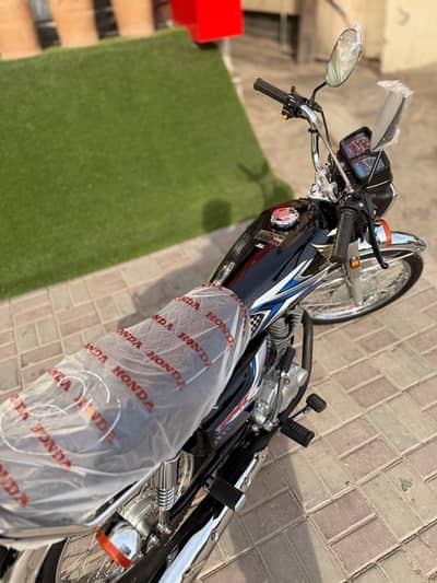 Honda 125 | Model 2025 | 1400 KM Use | Only Calls | Urgent Sale