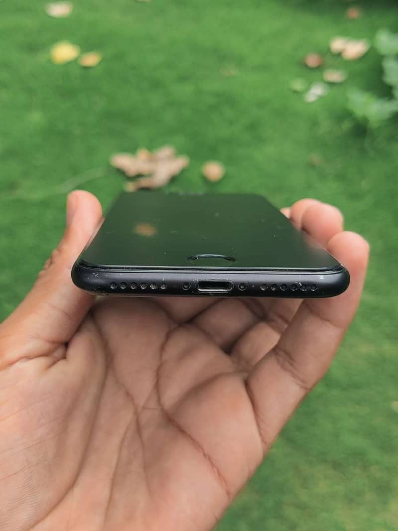 Iphone 7 good condition 6