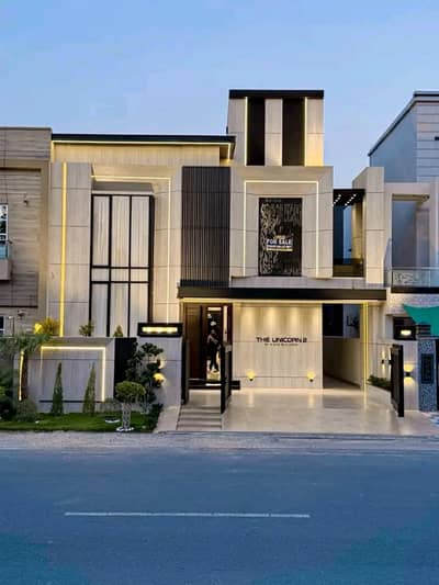 10 Marla Luxury House is Available for Rent in Bahria Town Lahore