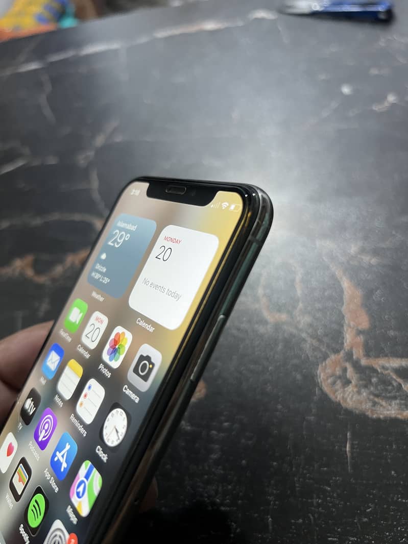 Apple iPhone X 3