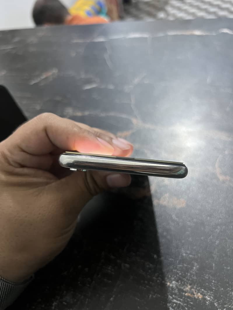 Apple iPhone X 5