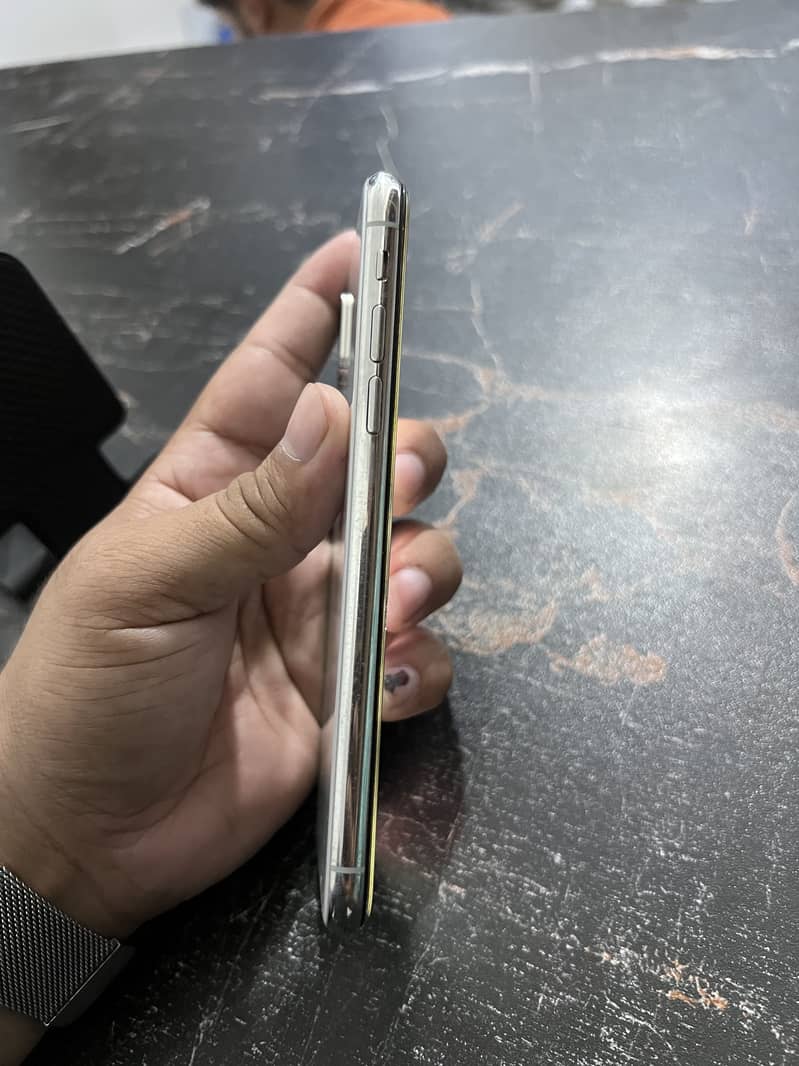Apple iPhone X 6