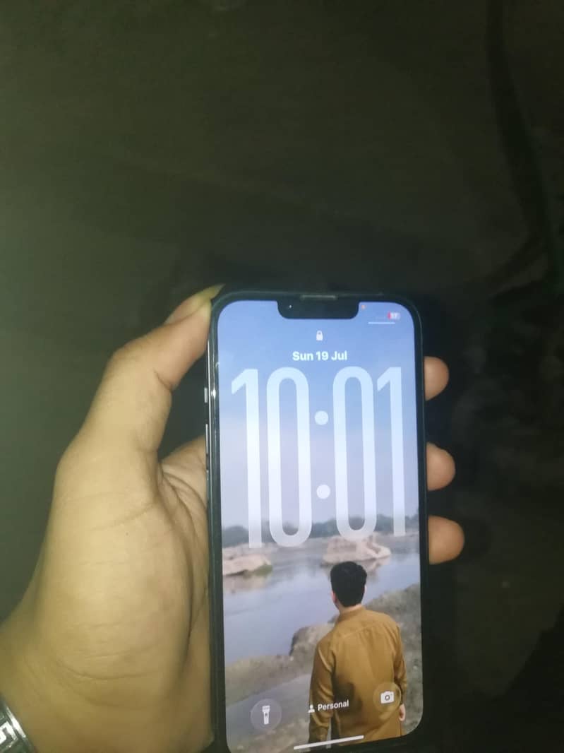 Apple iPhone 13 1