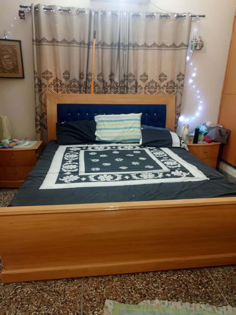 King Size bed 0