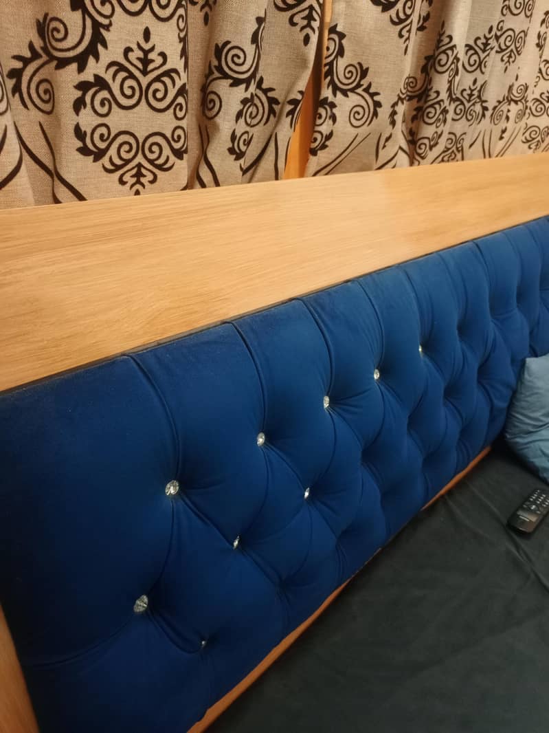 King Size bed 4