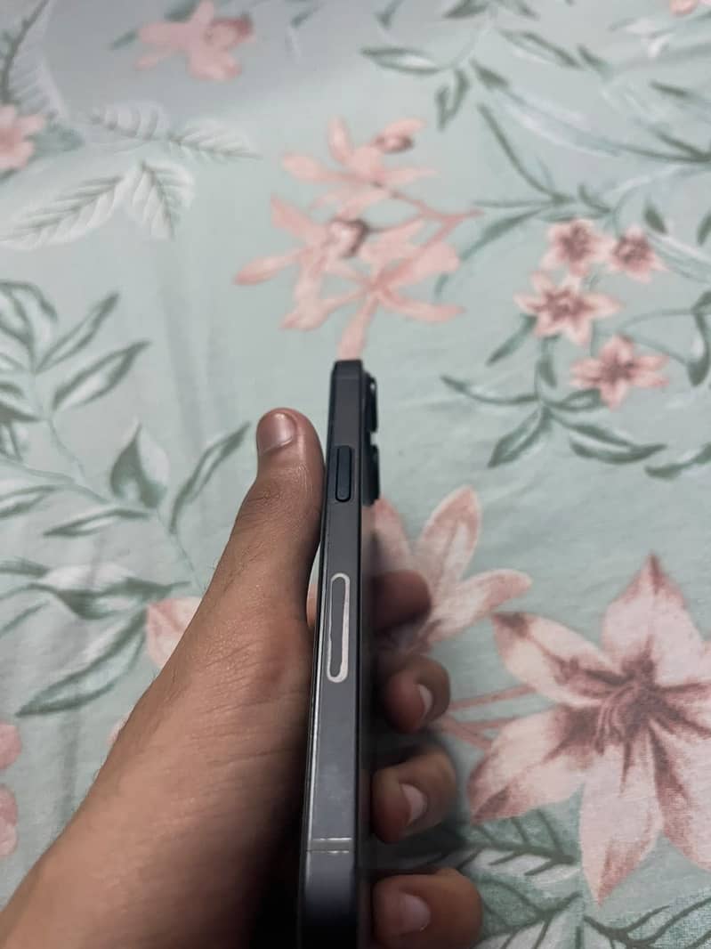 Apple iPhone 14 4