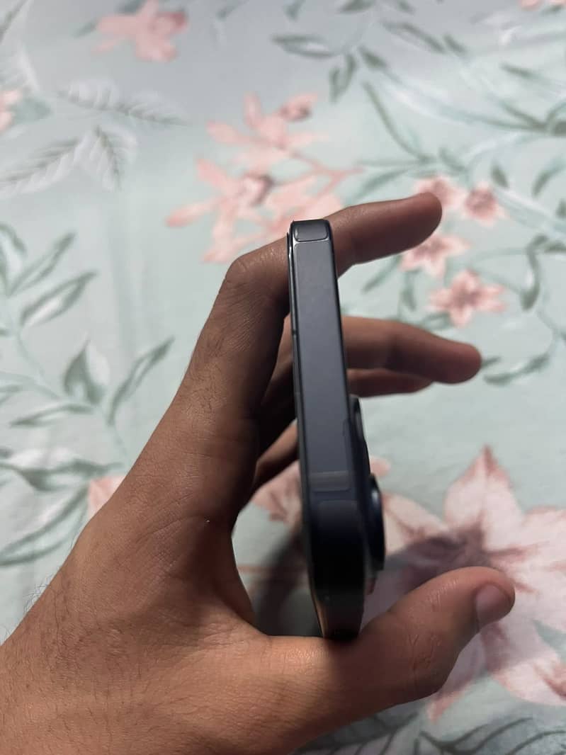 Apple iPhone 14 5