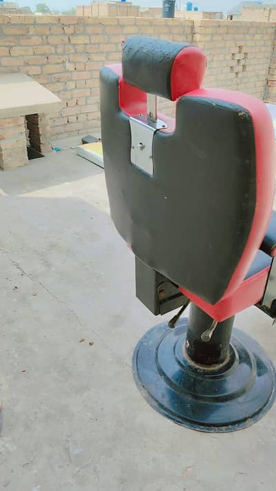 Professional Hydraulic Barber Chair for Sale – Excellent Working Condi