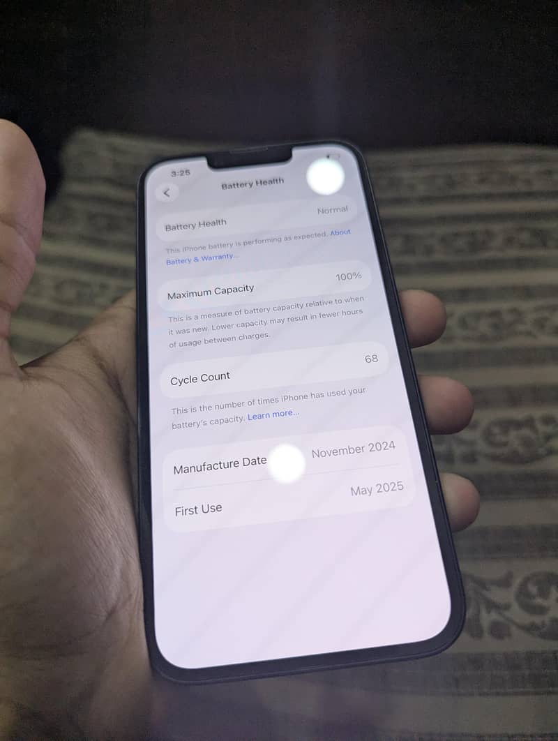 Apple iPhone 16e 7