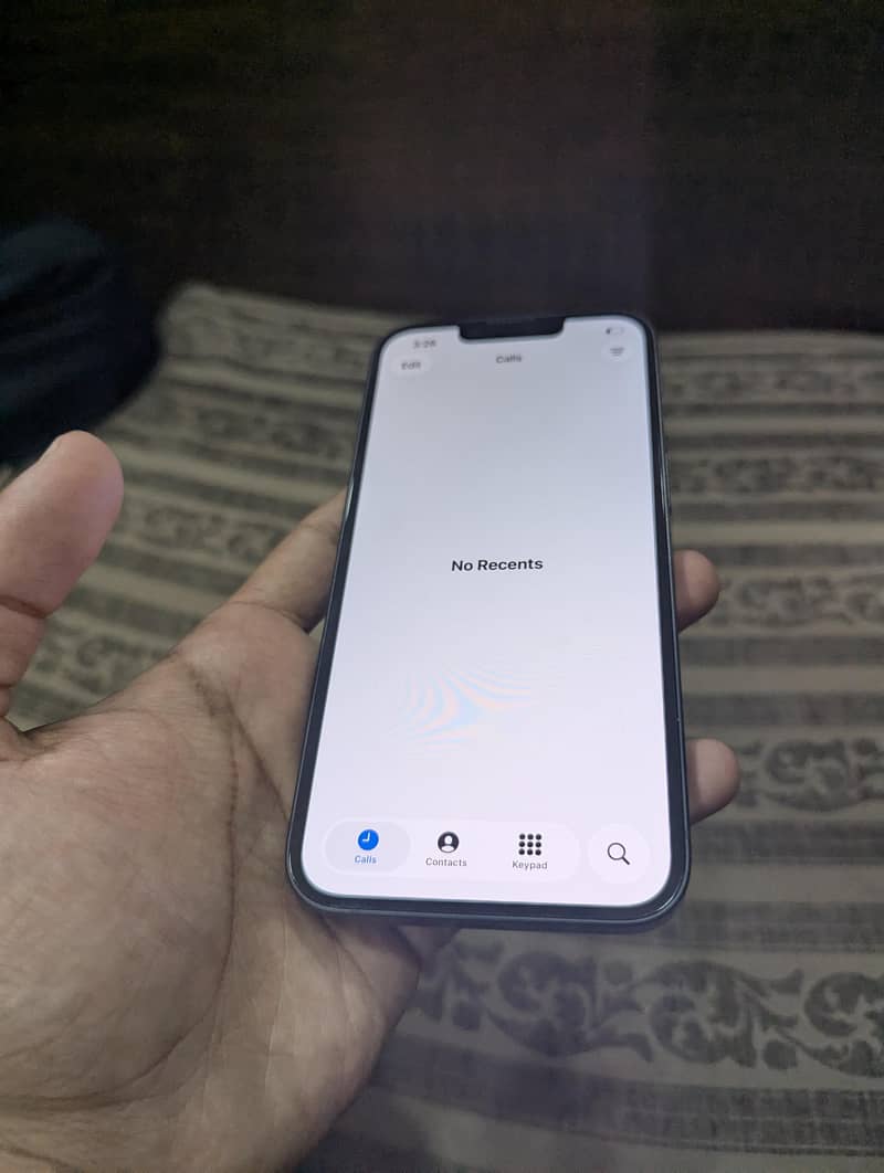 Apple iPhone 16e 8