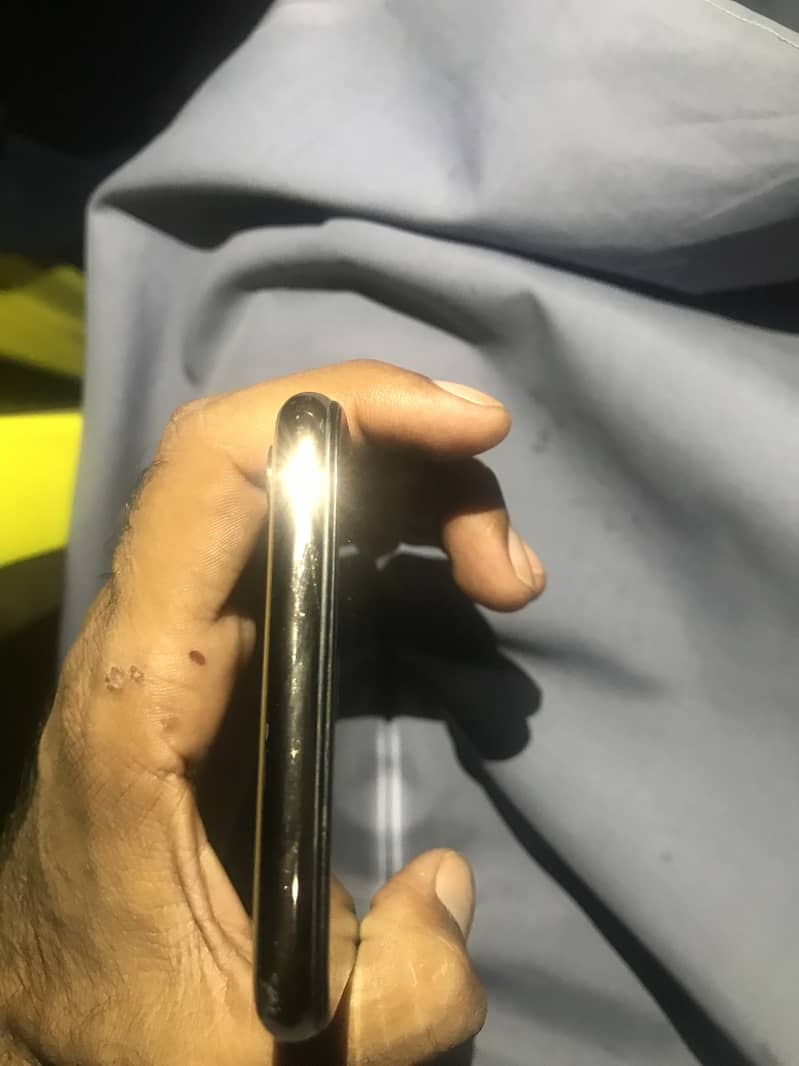 Apple iPhone XS Max 5