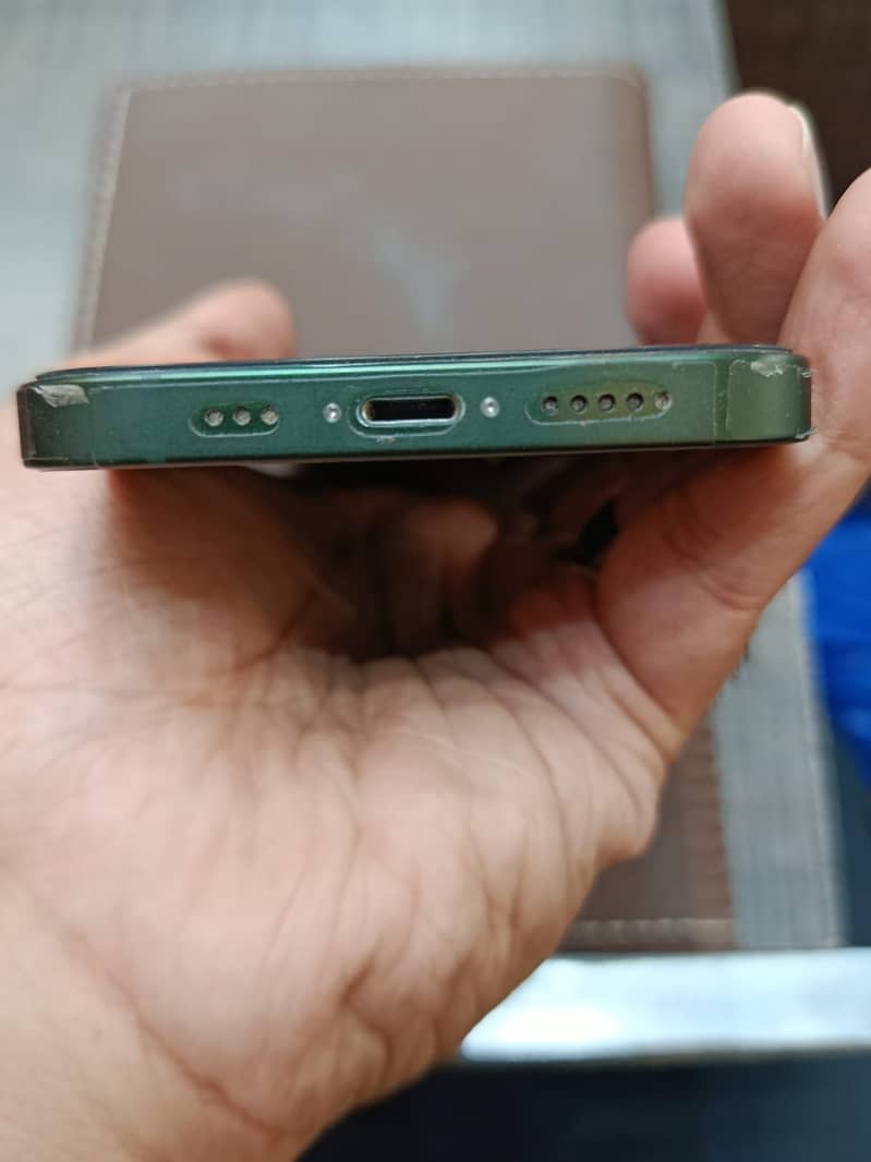 Iphone 13 4