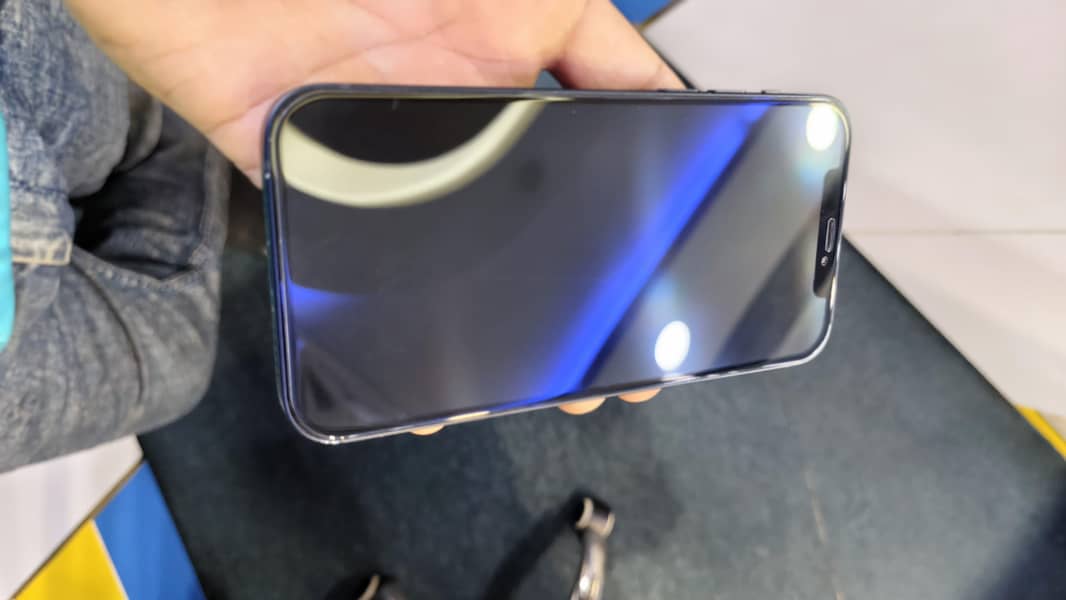 Apple iPhone 12 3